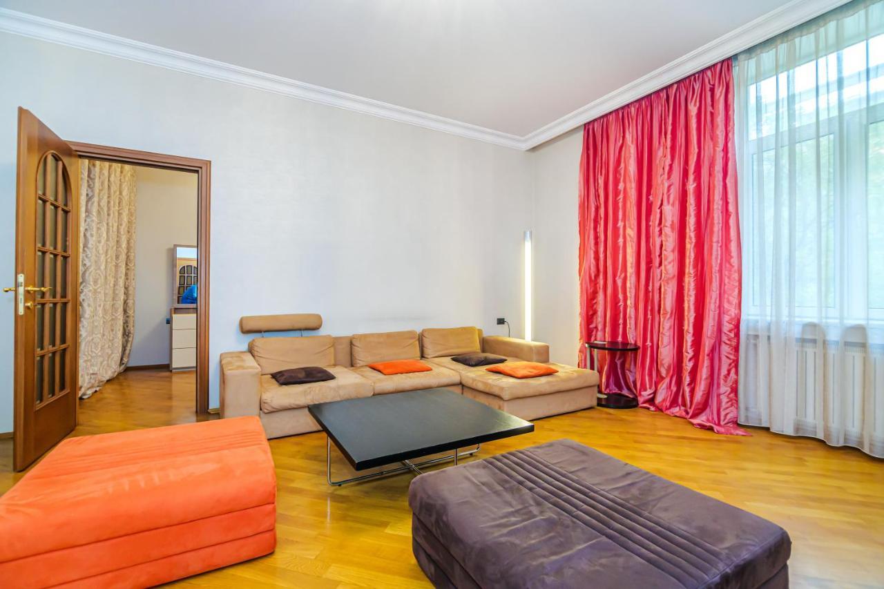 Ferienwohnung Vip Apartamen Nizami Street Baku Exterior foto