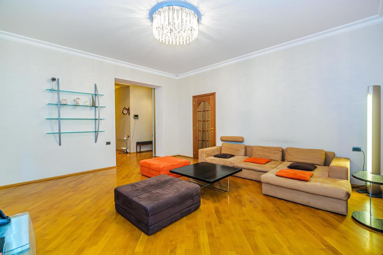 Ferienwohnung Vip Apartamen Nizami Street Baku Exterior foto