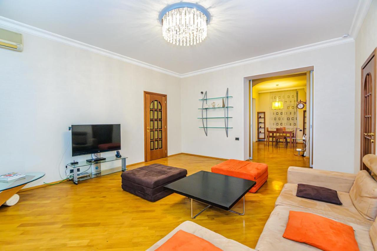 Ferienwohnung Vip Apartamen Nizami Street Baku Exterior foto