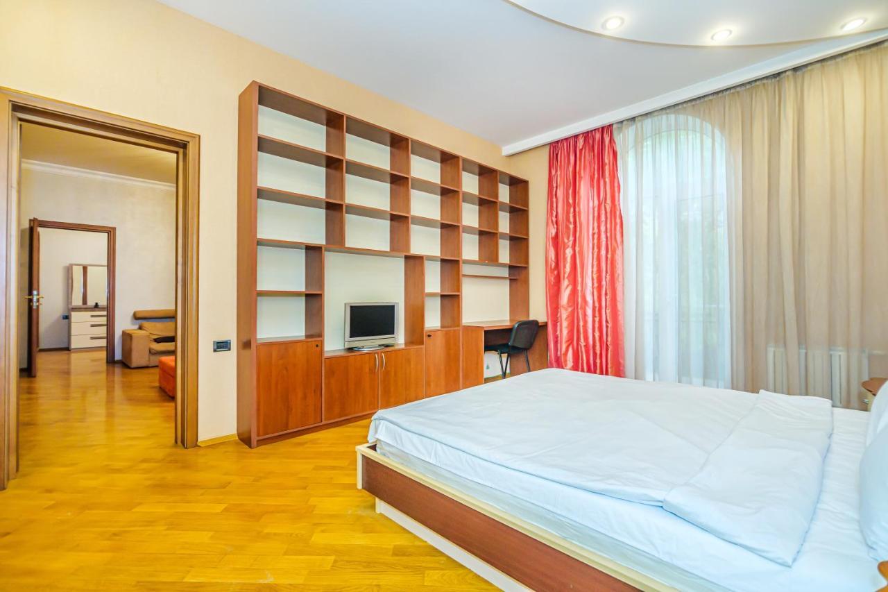 Ferienwohnung Vip Apartamen Nizami Street Baku Exterior foto