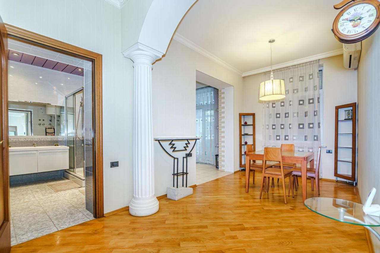 Ferienwohnung Vip Apartamen Nizami Street Baku Exterior foto