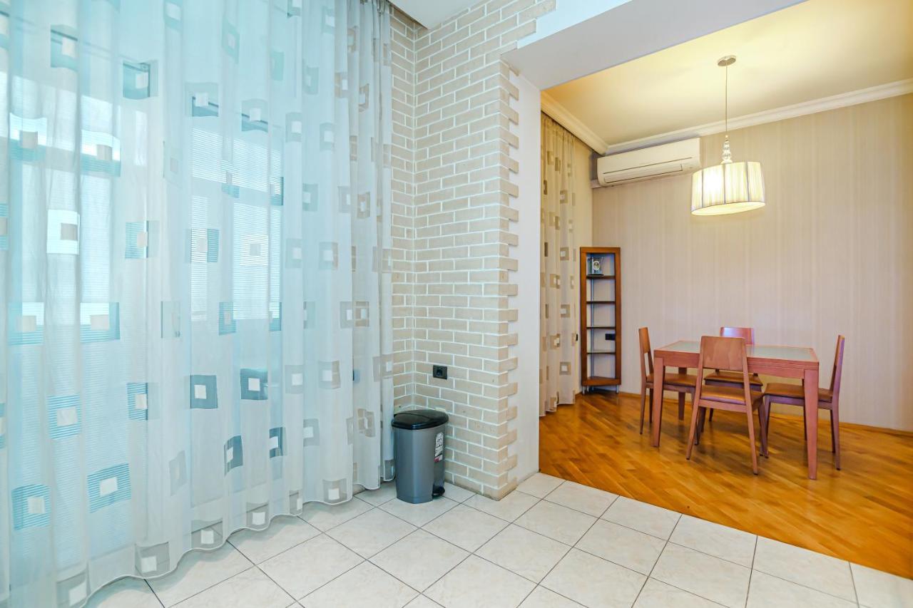 Ferienwohnung Vip Apartamen Nizami Street Baku Exterior foto